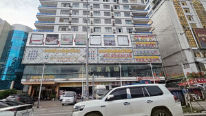 "매운맛은 진짜 위험" 쇠창살에 철조망…중국 갑부 점령