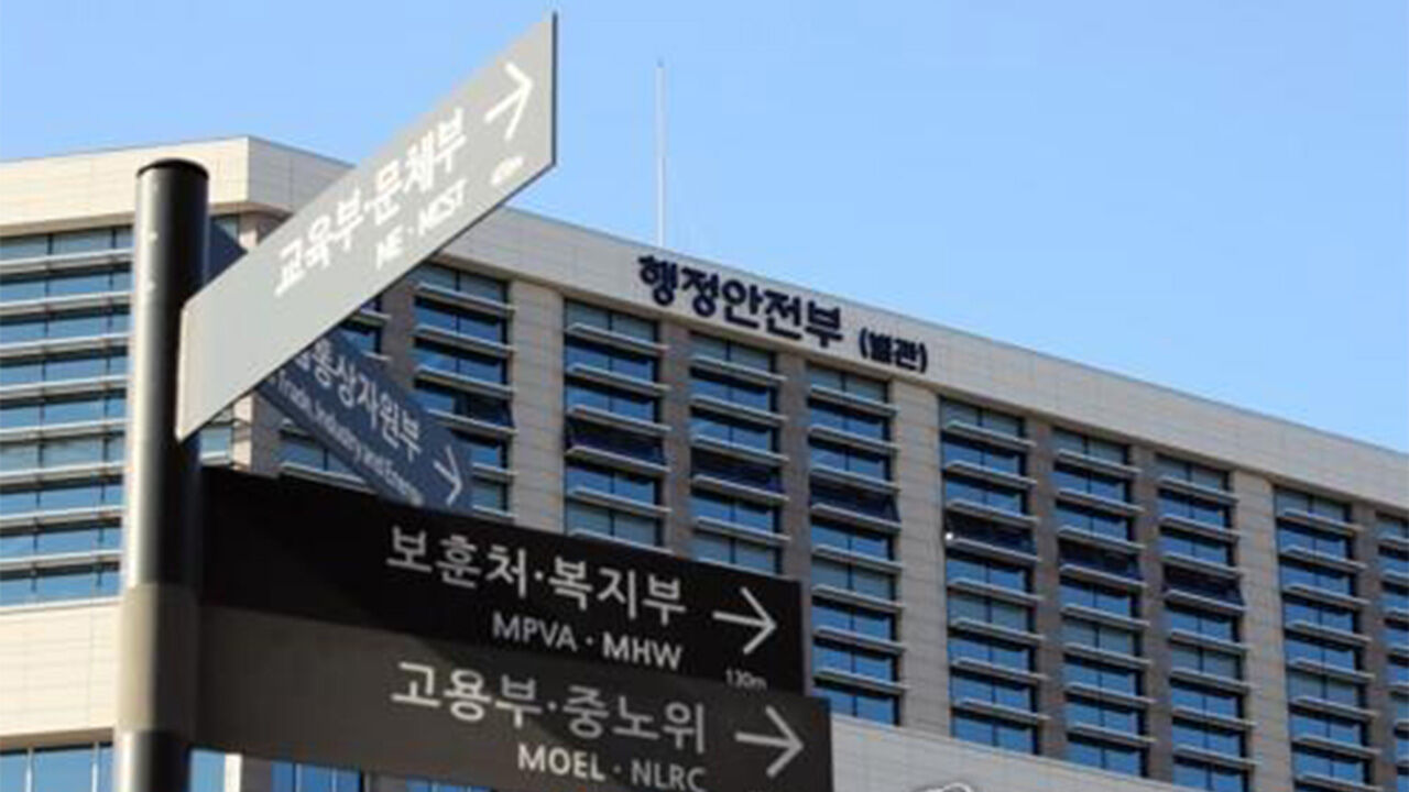 공직사회 '간부 모시는 날' 여전…공무원 15.4% "올해도 경험"