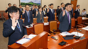 여야, '전 민주노총 간부 간첩 활동 판결' 두고 증인 공방&hellip;노동부 국감 파행