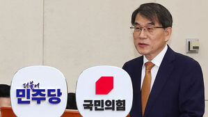 국정감사 사흘째…공수 바뀐 여야, 신경전 여전