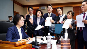 "재판 기록 제출하라" "재판 개입"…대법 현장국감 충돌