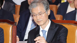 조희대, 대법 현장국감 말미에 출석…"국민 기대 살필 것"