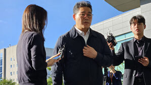동부지검 마약수사 출근한 백해룡 "검찰 수사팀은 불법단체"