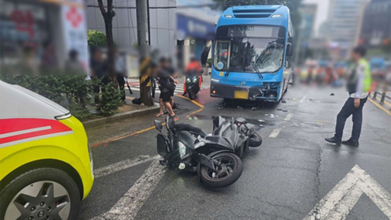 부산 시내버스 횡단보도 돌진 사고…원인은 "운전자 부주의"