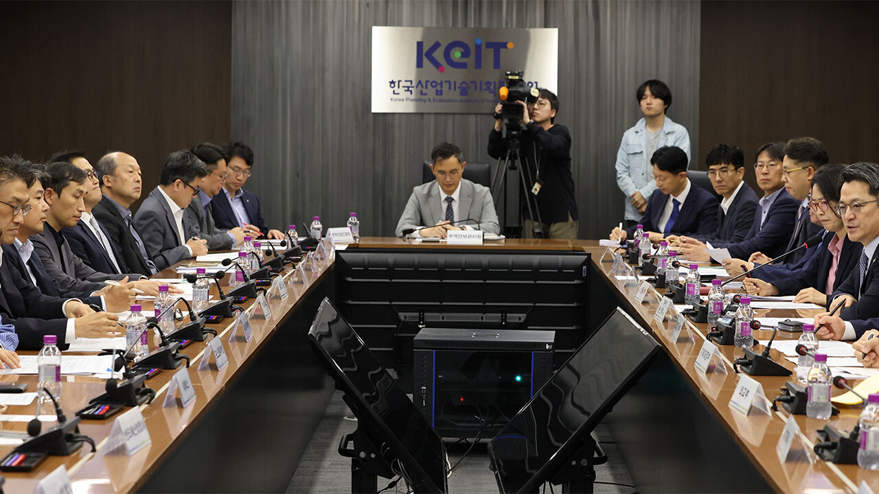 16일 서울 중구 한국산업기술기획평가원에서 민관 합동 희토류 공급망 대응회의가 열리고 있다. (사진=연합뉴스)