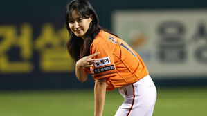 프로야구 PO 1·2차전 시구자, 배우 김재욱·가수 권유리 선정