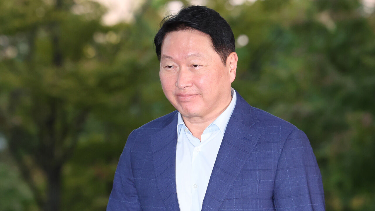 미 출장 최태원 회장 "최선 다해 경제에 기여할 것"