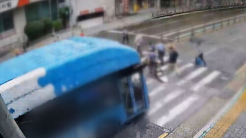 횡단보도 덮쳐 2명 숨지자…차량 결함 주장하더니 결국