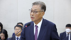 심평원장, '허위 진단서' 위원 임명 논란&hellip;"오래돼 괜찮을 줄"