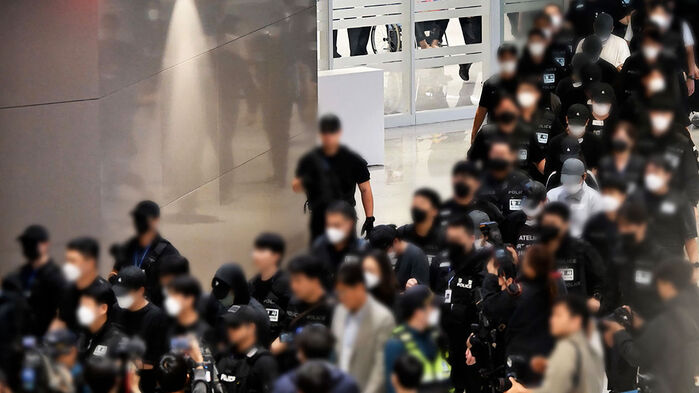 '캄보디아 구금' 64명 송환…수갑찬 채 "형이 미안해"