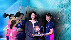 흥국생명, 개막전 승리…김연경 공식 은퇴식