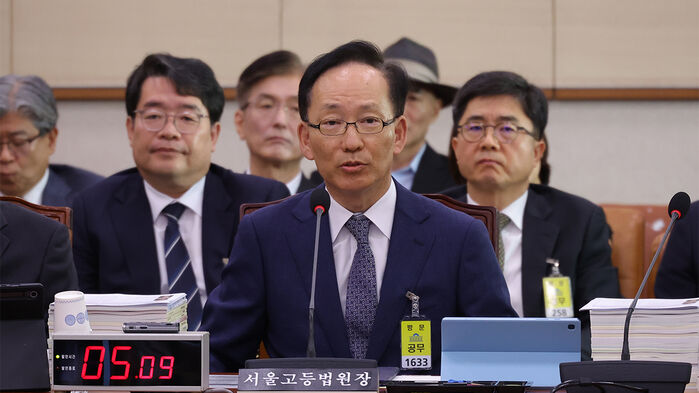 김대웅 서울고등법원 법원장이 20일 서울 여의도 국회에서 열린 2025년도 법제사법위원회 국정감사에 기관 증인으로 출석해 의원 질의에 답하고 있다.