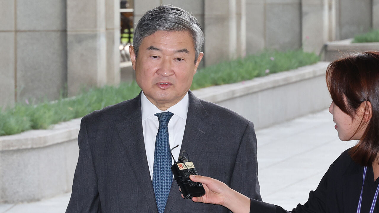 12ㆍ3 비상계엄 전후 상황 전반에 관여한 혐의를 받는 조태용 전 국정원장이 17일 서초구 서울고검에 마련된 조은석 내란특별검사팀 사무실에 피의자 신분으로 출석하고 있다.