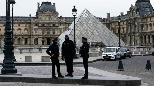 파리 루브르 보석 절도 용의자 5명 추가 체포