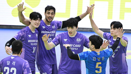 '3세트 대역전극' 우리카드, 개막전에서 한국전력 완파