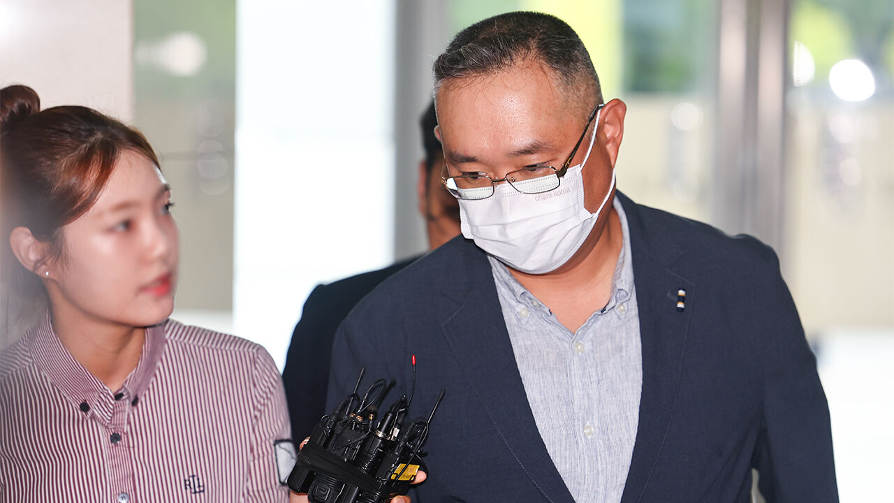 최진규 전 해병대 1사단 11포병대대장이 9월 1일 피의자 조사 출석을 위해 서울 서초구 이명현 순직해병 특별검사팀 사무실로 향하고 있다.