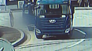 수능 앞둔 고3, 군용 트럭에 참변…"보행자 신호"