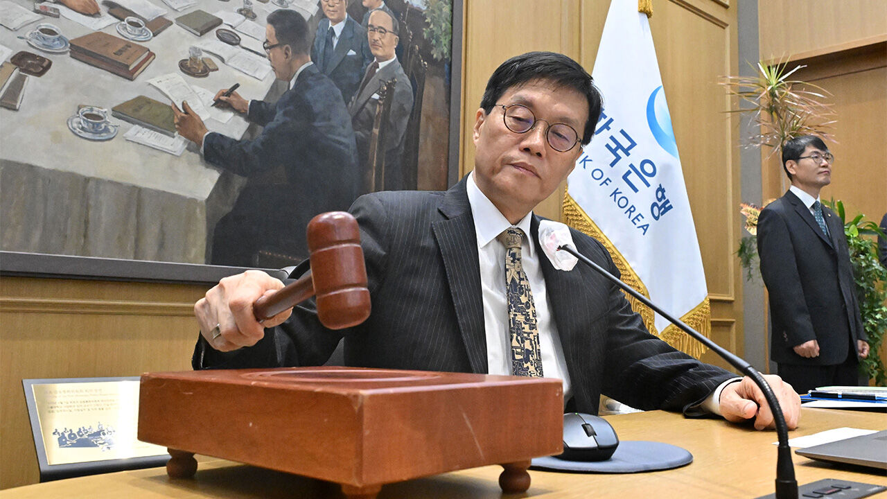 집값·환율 불 지피지 않는다…한은, 기준금리 2.5% 또 동결