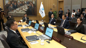 [친절한 경제] "집값, 성장률 갉아먹어" 금리 인하는 천천히?