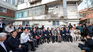 국민의힘, 재개발 현장서 부동산 민심 공략…"10·15 대책 철회하라"