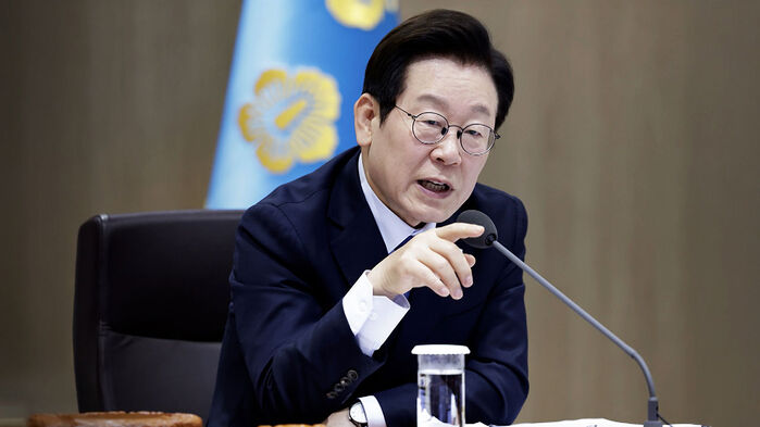 10·15 대책 "적절 37%·부적절 44%"…이 대통령 지지 56%