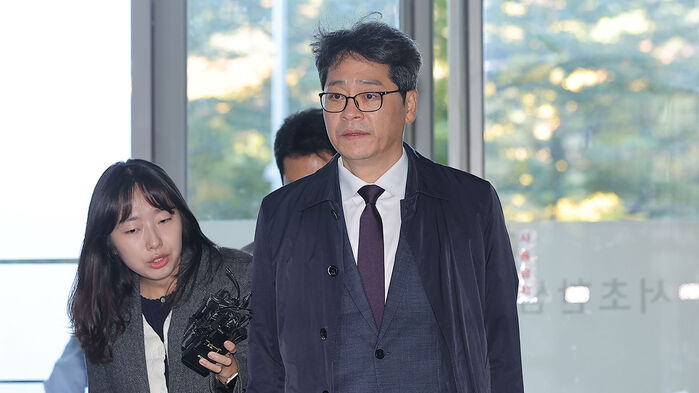 박석일 전 고위공직자범죄수사처 수사3부장이 27일 서울 서초구 이명현 순직해병 특별검사팀에 피의자 신분으로 출석하고 있다.