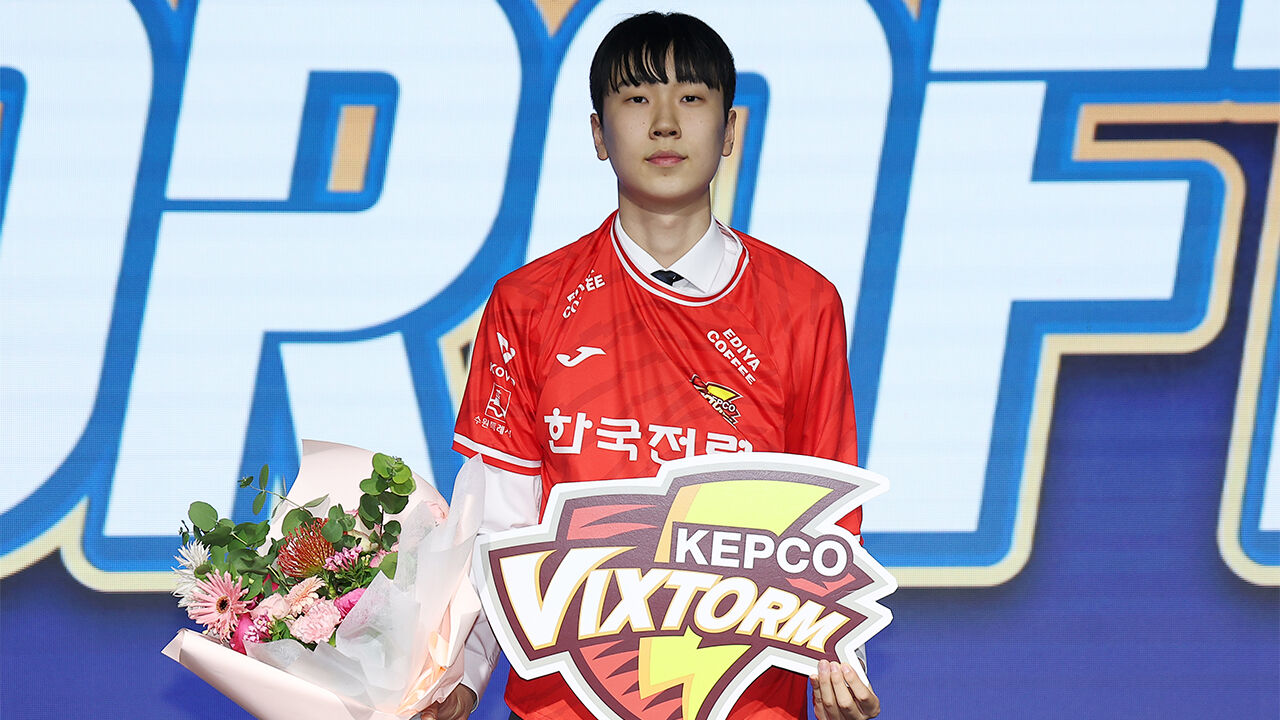 남자배구 '고교 특급' 공격수 방강호, 전체 1순위로 한국전력행