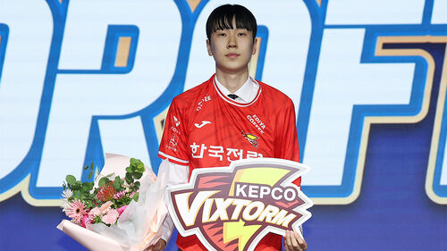 남자배구 '고교 특급' 공격수 방강호, 전체 1순위로 한국전력행