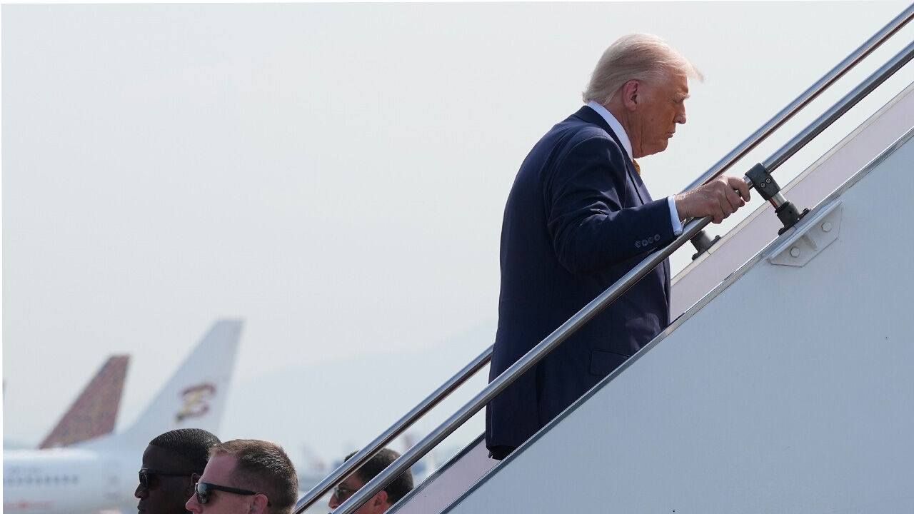 트럼프, 말레이 1박 2일 방문 마치고 다음 순방지 일본으로 출발