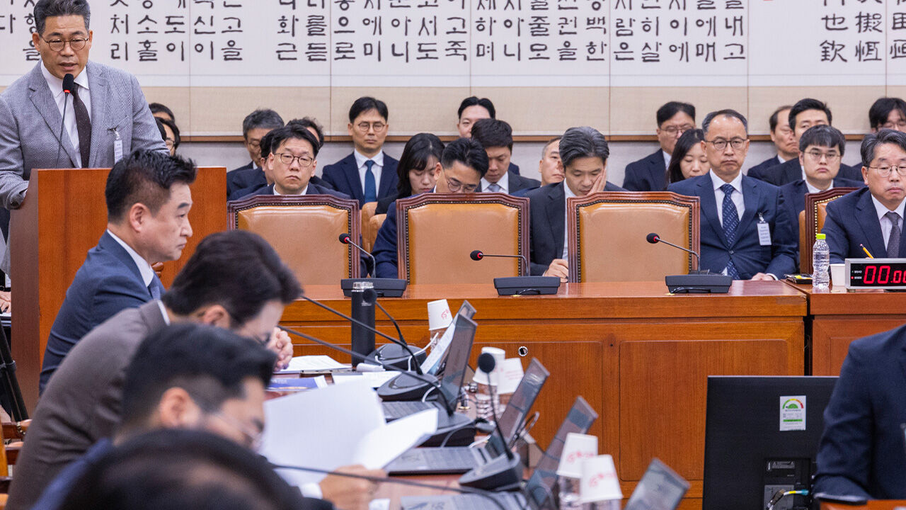 민주 "'이 대통령 조폭 연루설' 편지 조작"…감정관 "가필한 것"