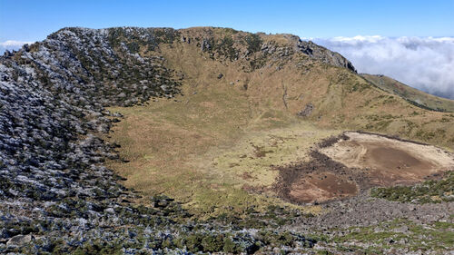 제주 아침 기온 '뚝'…한라산에 올가을 첫 상고대 '활짝'