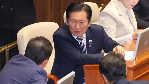 민주 "당론 아니다"면서도…재판중지법 카드로 사법부 압박