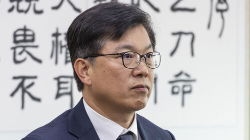 이재승 공직자비리범죄수사처 차장이 20일 국회 법사위에서 열린 2025년도 서울고법과 수원고법, 서울중앙지법 등 수도권, 강원 지역 법원에 대한 국정감사에 증인으로 출석해 인사하고 있다.