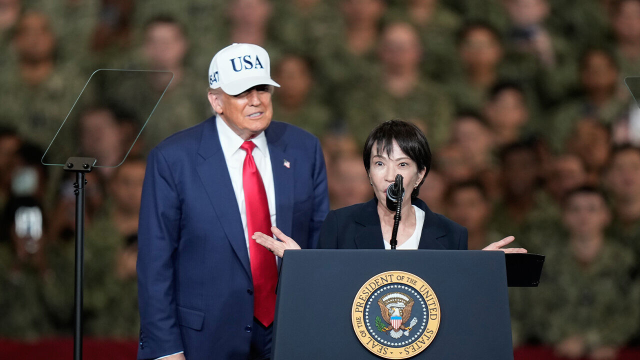 트럼프-다카이치, 미 원자력 항모 함께 승선…양국 동맹 과시