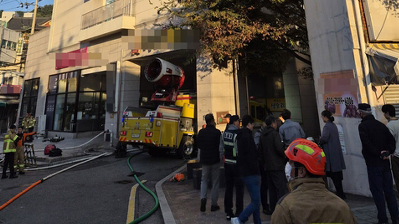 오피스텔 화재로 16명 이송·100여 명 대피…전기차서 불길