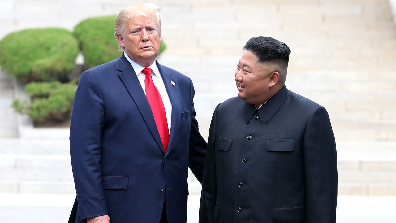 [속보] 트럼프, 북한 미사일 시험에 "김정은, 수십 년간 발사…만나고 싶다"