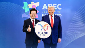 트럼프 한국 도착…잠시 뒤 한미 정상회담