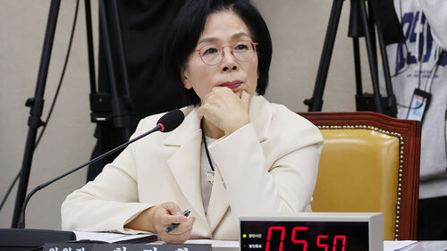 과방위 국감 '최민희 청문회' 방불…야당, 결혼식·MBC 간부 퇴장 공세