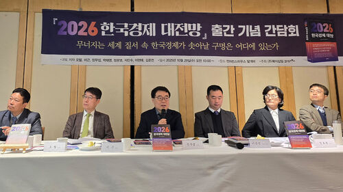 내년 한국 경제는 '혼란 속 기회 모색'…집값은 여전히 상승세 전망