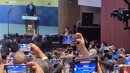 트럼프 미국 대통령 촬영 열기