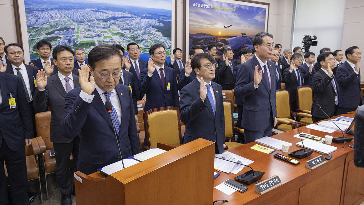 국토부 대변인 대기발령 공방…야 "부품 취급"·여 "당연한 책임"