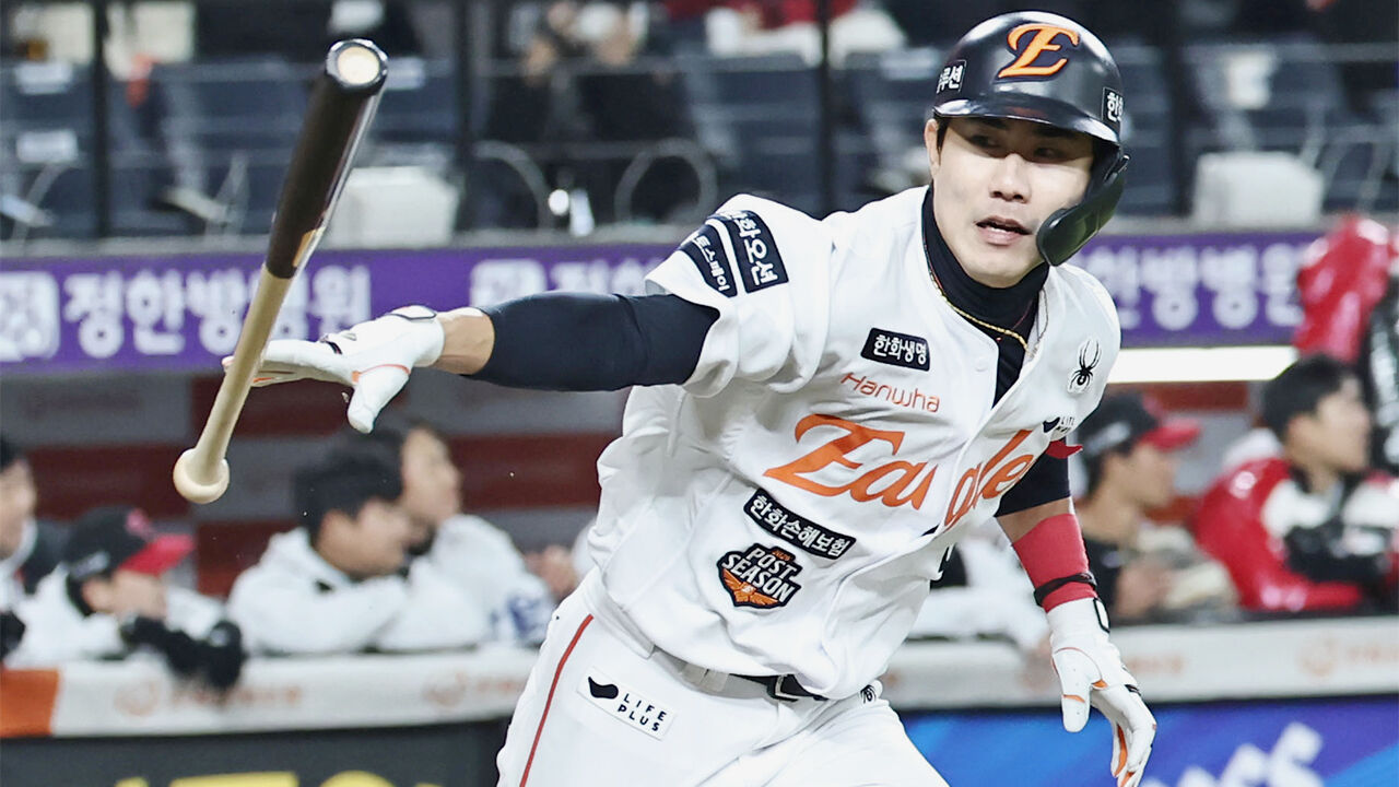 심우준 역전 결승타…한화, LG에 한국시리즈 2패 뒤 반격의 첫승