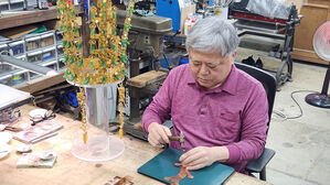 트럼프 선물 금관 만든 김진배 장인 "개인적으로 큰 영광"