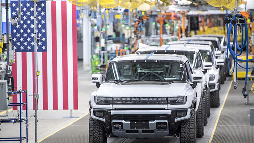 GM, 3천300명 해고 계획…LG엔솔 합작 공장 일시 가동중단