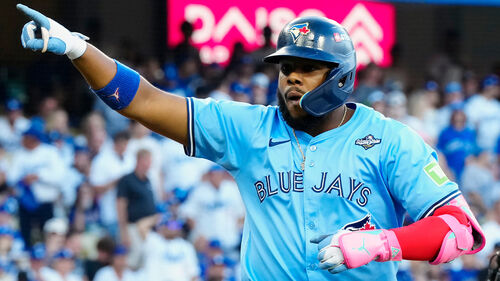 '백투백 홈런' 토론토, WS 5차전 승리…우승에 1승 남았다