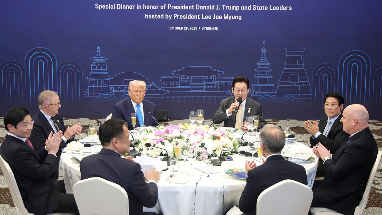 대통령실 "트럼프, 이 대통령에 '관세 협상 제일 잘한 리더'라 해"