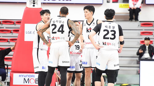 '힉스 22득점' KT, 현대모비스 꺾고 단독 3위