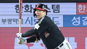 LG 김현수, 9회 역전 결승타…PS 통산 102안타 신기록