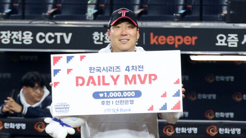 '9회 결승타' 김현수 "2008년 KS서 병살타…지금은 여유 생겨"