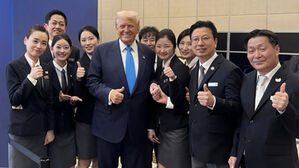 트럼프, 경주 힐튼호텔서 치즈버거 먹고 온천수 샤워 '엄지 척'